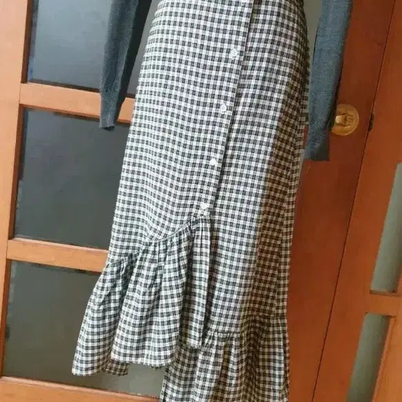 [BUNJANG] Unbalanced Frill Check Long Skirt / (새제품)언발 프릴 체크 롱스커트