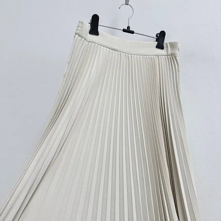 [BUNJANG] Boen Lia Pleated Skirt Ivory / 보웬 리아 주름 플리츠 스커트 아이보리