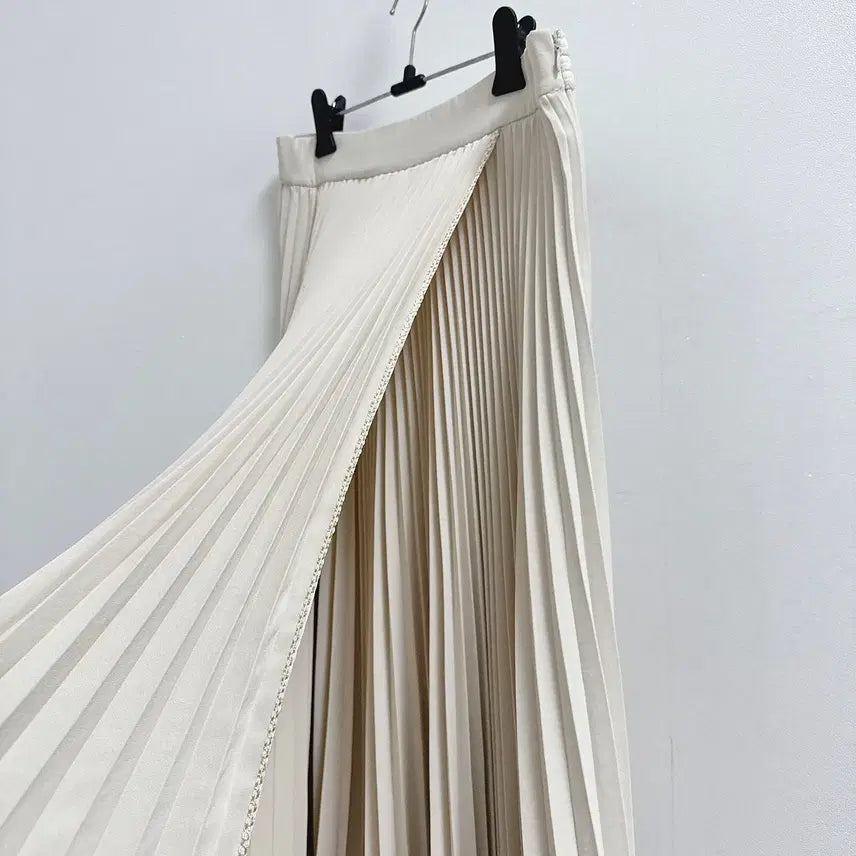 [BUNJANG] Boen Lia Pleated Skirt Ivory / 보웬 리아 주름 플리츠 스커트 아이보리
