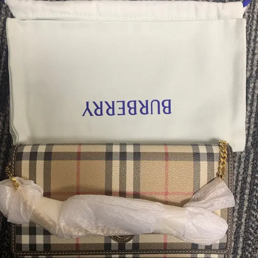 [BUNJANG] Burberry Check Chain Strap Wallet Bag / 버버리 체크 체인 스트랩 지갑 가방 새상품