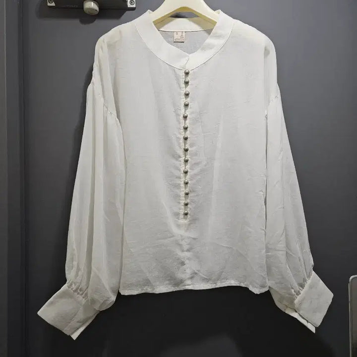 [BUNJANG] Unique Asapoli Blouse / 콩단추 중세풍 유니크 아사폴리 블라우스