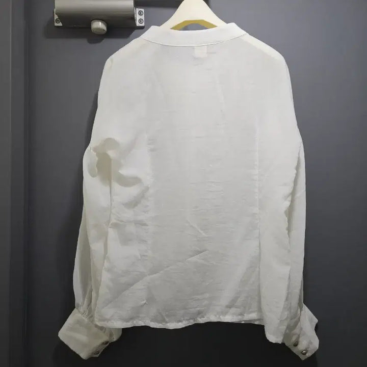 [BUNJANG] Unique Asapoli Blouse / 콩단추 중세풍 유니크 아사폴리 블라우스