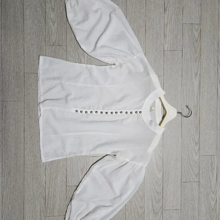 [BUNJANG] Unique Asapoli Blouse / 콩단추 중세풍 유니크 아사폴리 블라우스