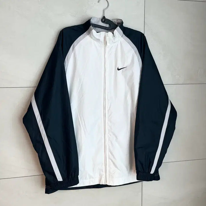 [BUNJANG] Nike Swoosh 00s Oreo Windbreaker Jacket / 나이키 스우시 00s 오레오 바람막이 (M/95)
