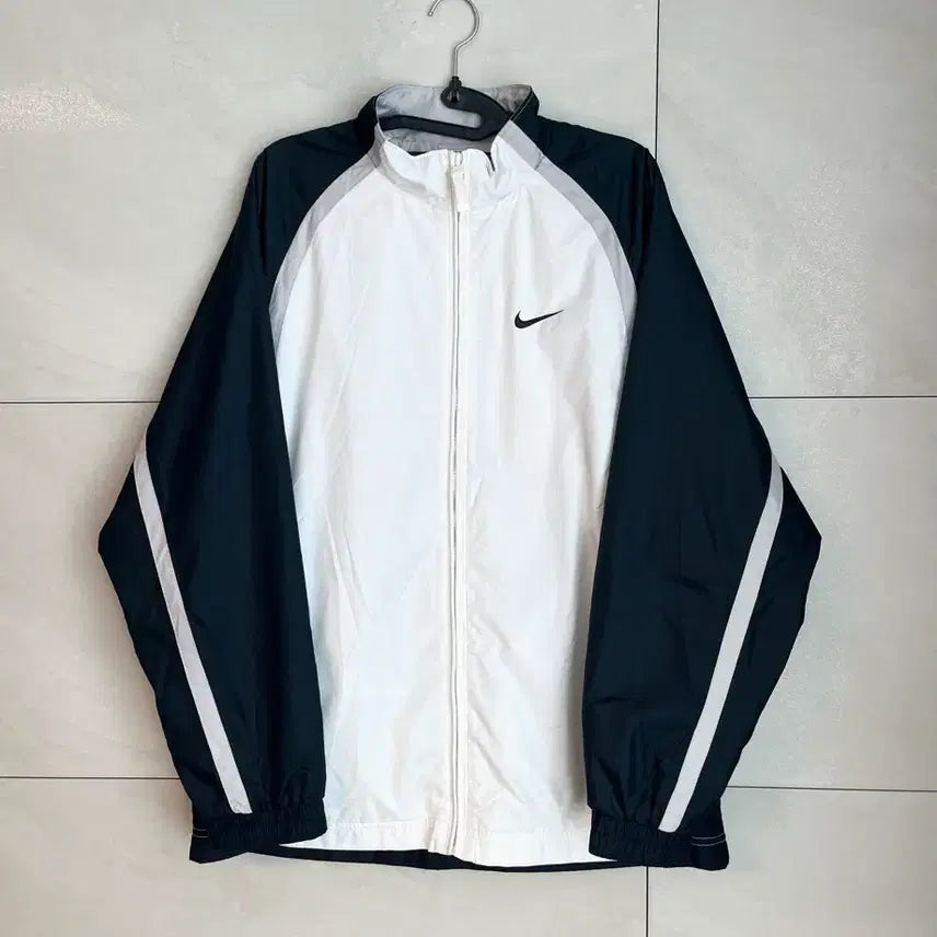 [BUNJANG] Nike Swoosh 00s Oreo Windbreaker Jacket / 나이키 스우시 00s 오레오 바람막이 (M/95)