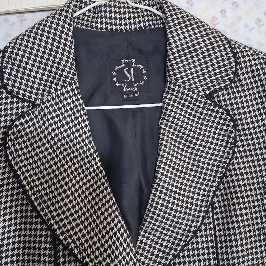 [BUNJANG] SI Houndstooth Jacket &amp; Black Skirt Suit (Size 55) / SI 하운드투스 자켓 + 블랙 스커트 정장(55)