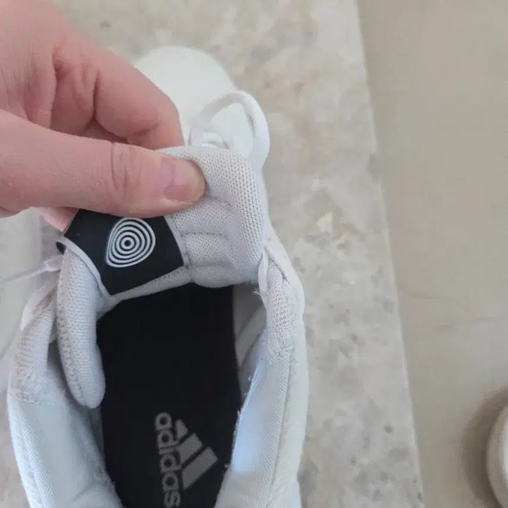 [BUNJANG] Adidas 235 Sneakers / 아디다스 235운동화