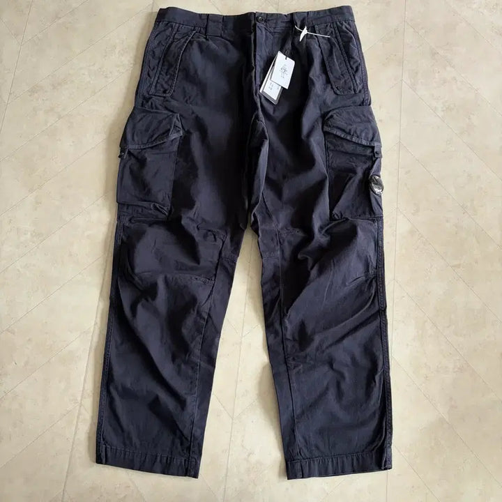[BUNJANG] CP Company Stretch Loose Fit Lens Logo Pants Navy / [새상품]CP컴퍼니 씨피컴퍼니 스트레치 루즈핏 렌즈 로고 팬츠 네이비
