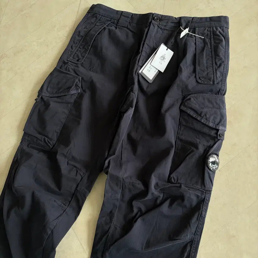 [BUNJANG] CP Company Stretch Loose Fit Lens Logo Pants Navy / [새상품]CP컴퍼니 씨피컴퍼니 스트레치 루즈핏 렌즈 로고 팬츠 네이비