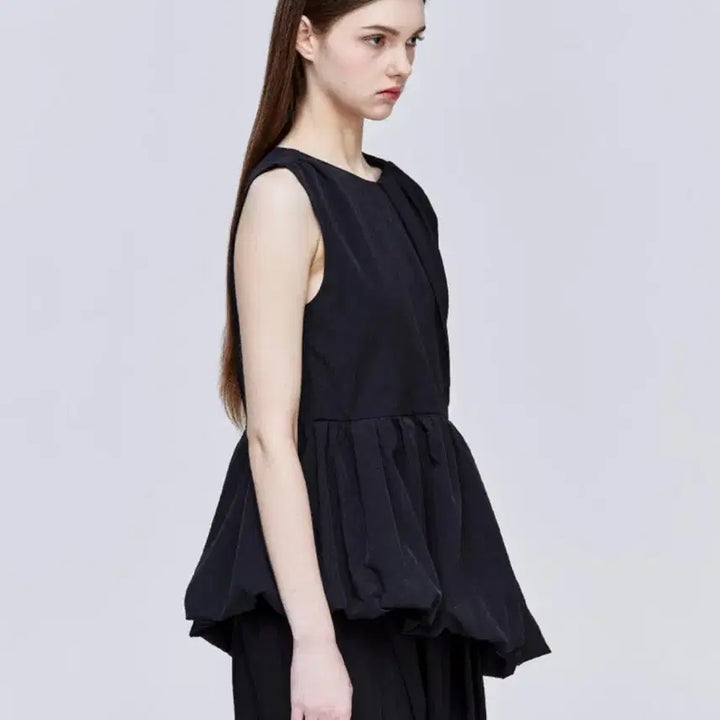 [BUNJANG] Songzio Woman Asymmetric Balloon Blouse / 송지오 우먼 25 SS 어시메트릭 벌룬 블라우스