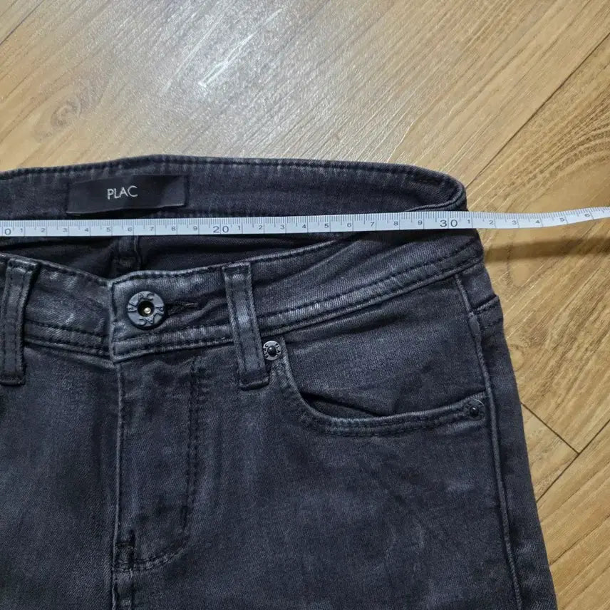 [BUNJANG] PLAC Black Gray Coated Skinny Jeans / PLAC 블랙그레이 데님 코팅 스키니진 24사이즈
