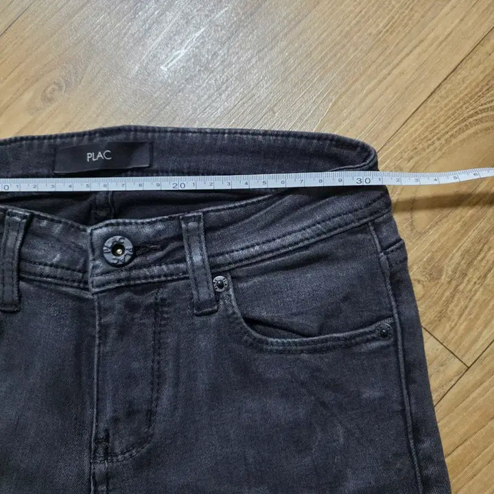 [BUNJANG] PLAC Black Gray Coated Skinny Jeans / PLAC 블랙그레이 데님 코팅 스키니진 24사이즈