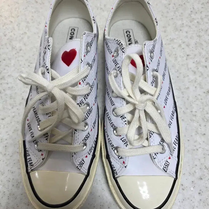 [BUNJANG] Converse LOVE FEARLESSLY Sneakers White / 컨버스 LOVE FEARLESSLY 운동화 화이트