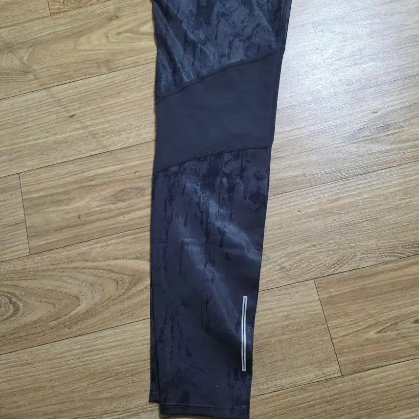 [BUNJANG] Calvin Klein Black and Gray Pattern Leggings / CK 캘빈클라인 블랙앤그레이 패턴 레깅스 m