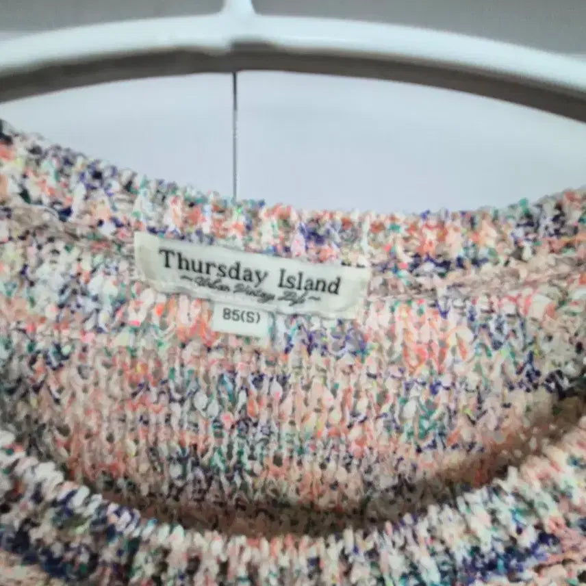 [BUNJANG] Thursday Island Knit Sweater &amp; Zara Mint Green Pants / 써스데이아일랜드 멀티니트. 자라 연민트 배기팬츠