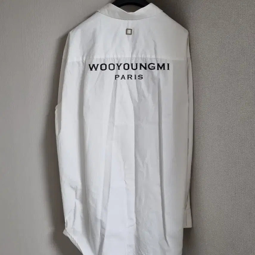 [BUNJANG] Wooyoungmi Back Logo White Shirt / 우영미 백로고 셔츠