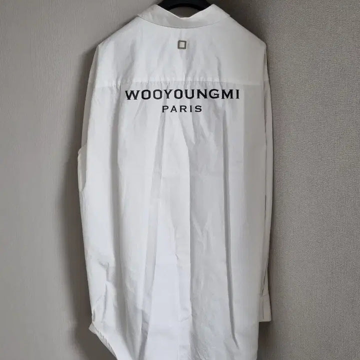 [BUNJANG] Wooyoungmi Back Logo White Shirt / 우영미 백로고 셔츠