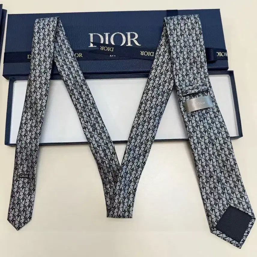 [BUNJANG] Dior Stylish Casual Business Necktie / 디올 새로운 스타일의 세련된 캐주얼 비즈니스 넥타이