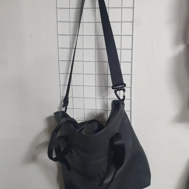 [BUNJANG] Fear of God Essentials Crossbody Bag / 피오갓 에센셜 크로스백