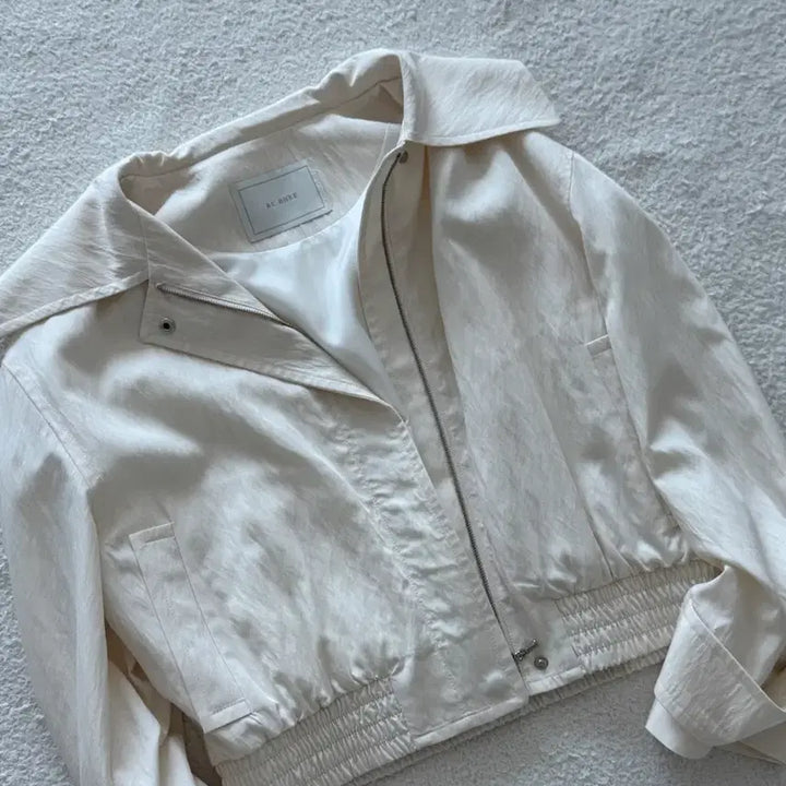 [SOLD OUT] re rhee 리이 아이보리 봄버 재킷