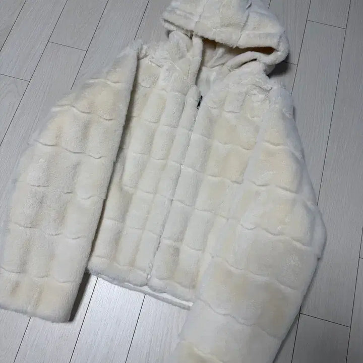[BUNJANG] Judith Ivory Fur Hooded Zip-up / 쥬디스 수입의류 아이보리 퍼 후드집업