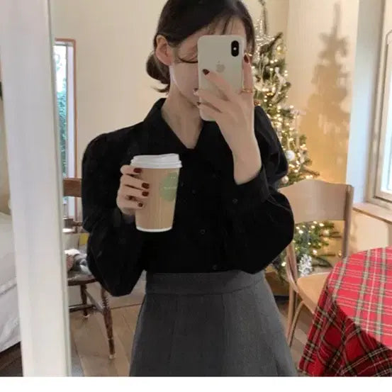 [BUNJANG] Sonn-yeo Recipe Eve Shirring Big Collar Blouse - Black / 하객룩 소녀레시피 이브 셔링 빅카라 블라우스 블랙