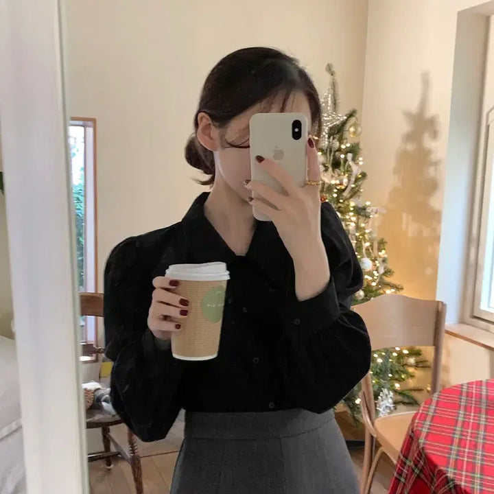 [BUNJANG] Sonn-yeo Recipe Eve Shirring Big Collar Blouse - Black / 하객룩 소녀레시피 이브 셔링 빅카라 블라우스 블랙