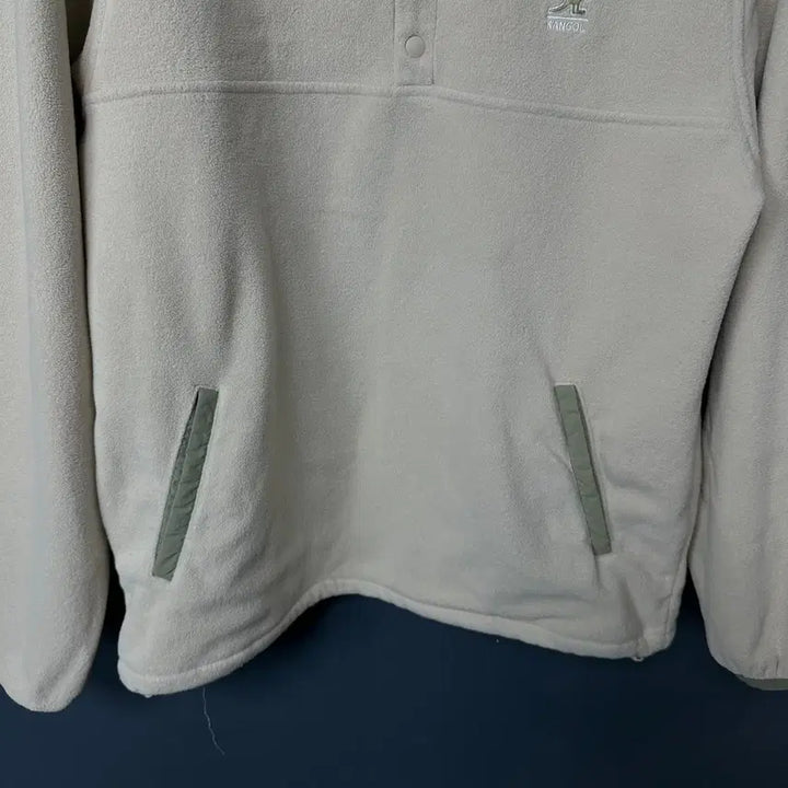 [BUNJANG] Kangol Logo Ivory Fleece Half-Zip T-shirt / M 캉골 로고 아이보리 후리스 하프집업 티셔츠