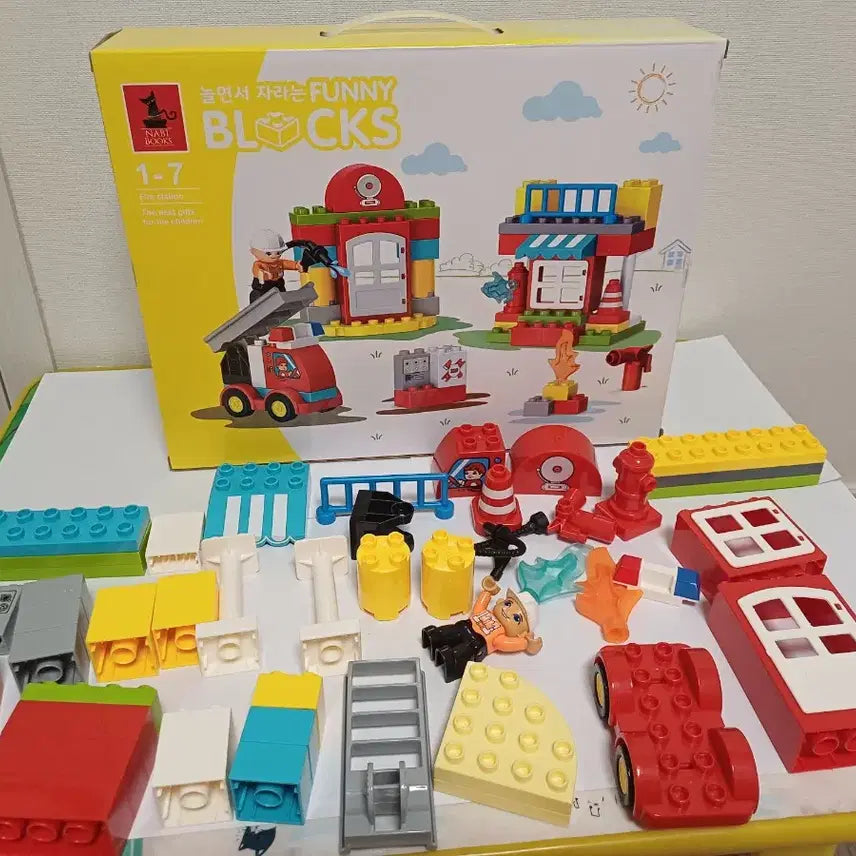 [BUNJANG] Funny Blocks Fire Station Lego Block Set (53pcs) / Funny Blocks 소방서 레고블록 (53pcs)