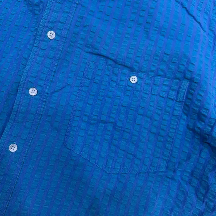 [BUNJANG] Woolrich Seersucker Striped Button-Down Short Sleeve Shirt / 울리치 캐쥬얼 버튼다운 스트라이프 시어서커 엠보싱 반팔셔츠 L
