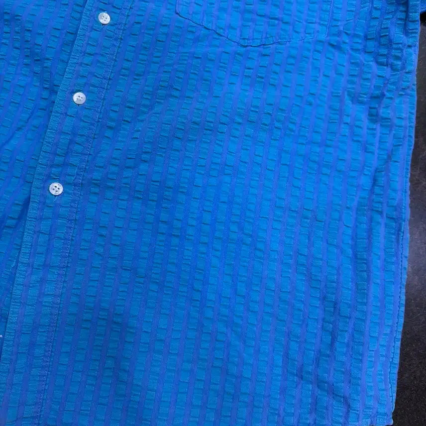 [BUNJANG] Woolrich Seersucker Striped Button-Down Short Sleeve Shirt / 울리치 캐쥬얼 버튼다운 스트라이프 시어서커 엠보싱 반팔셔츠 L