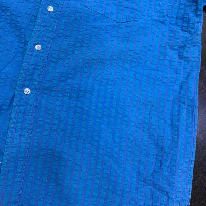 [BUNJANG] Woolrich Seersucker Striped Button-Down Short Sleeve Shirt / 울리치 캐쥬얼 버튼다운 스트라이프 시어서커 엠보싱 반팔셔츠 L