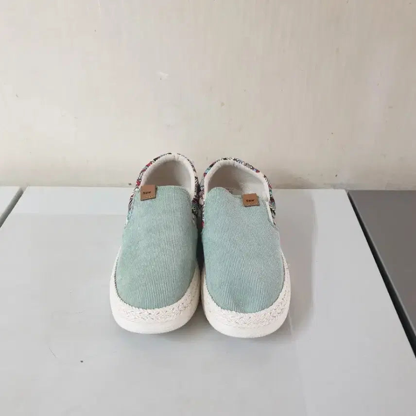 [BUNJANG] Generic 270 Beige Sneakers / 운동화270