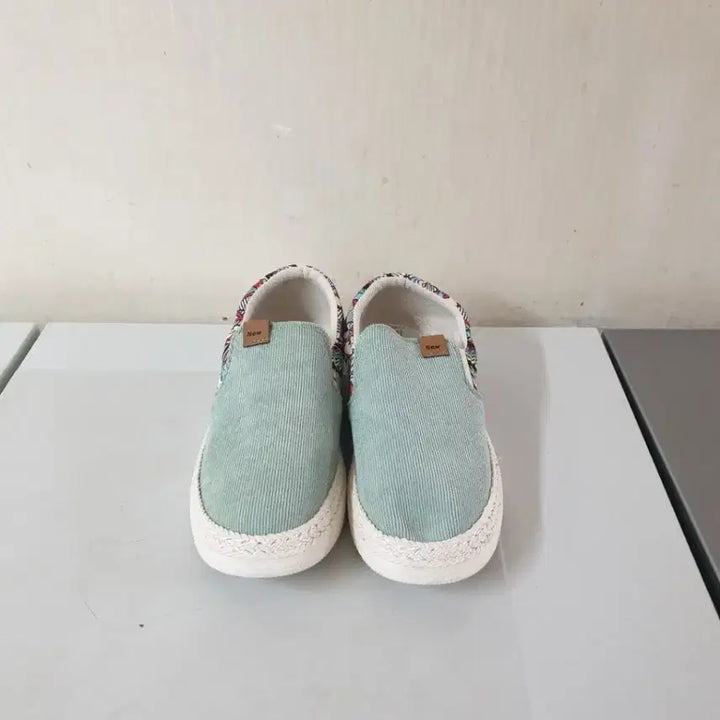 [BUNJANG] Generic 270 Beige Sneakers / 운동화270