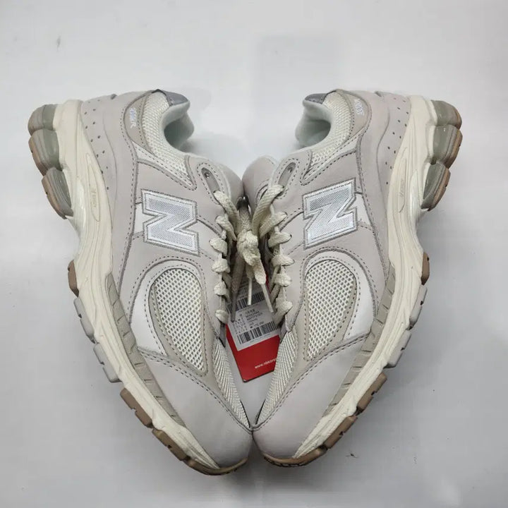 [BUNJANG] New Balance 2002R White Ivory Sneakers / [새상품] 뉴발란스 2002R 화이트 아이보리 M2002RAA 265