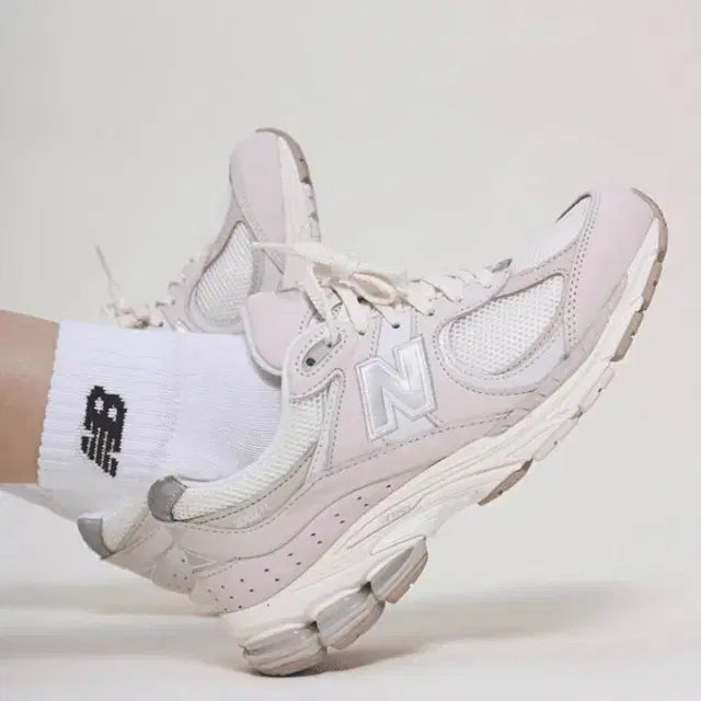 [BUNJANG] New Balance 2002R White Ivory Sneakers / [새상품] 뉴발란스 2002R 화이트 아이보리 M2002RAA 265