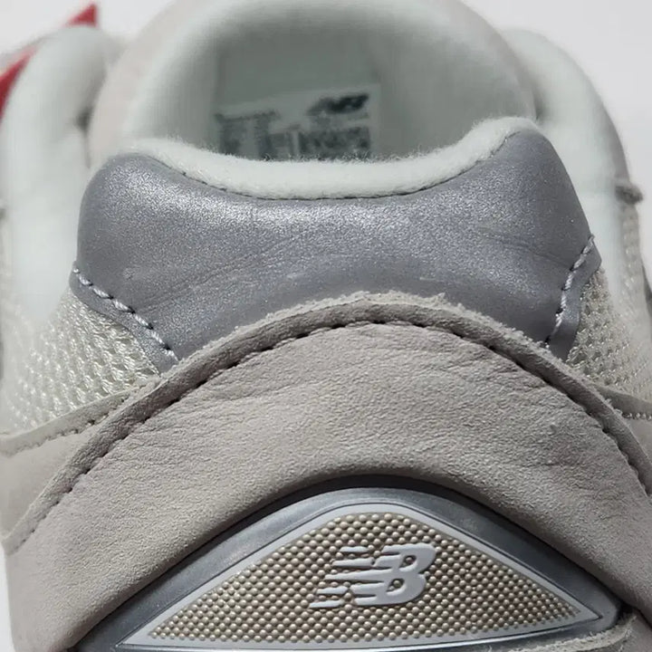 [BUNJANG] New Balance 2002R White Ivory Sneakers / [새상품] 뉴발란스 2002R 화이트 아이보리 M2002RAA 265