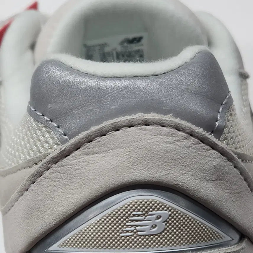 [BUNJANG] New Balance 2002R White Ivory Sneakers / [새상품] 뉴발란스 2002R 화이트 아이보리 M2002RAA 265