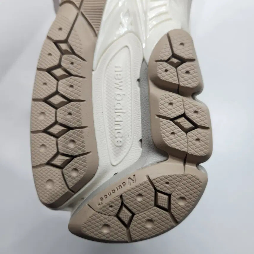 [BUNJANG] New Balance 2002R White Ivory Sneakers / [새상품] 뉴발란스 2002R 화이트 아이보리 M2002RAA 265