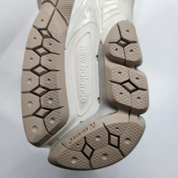 [BUNJANG] New Balance 2002R White Ivory Sneakers / [새상품] 뉴발란스 2002R 화이트 아이보리 M2002RAA 265
