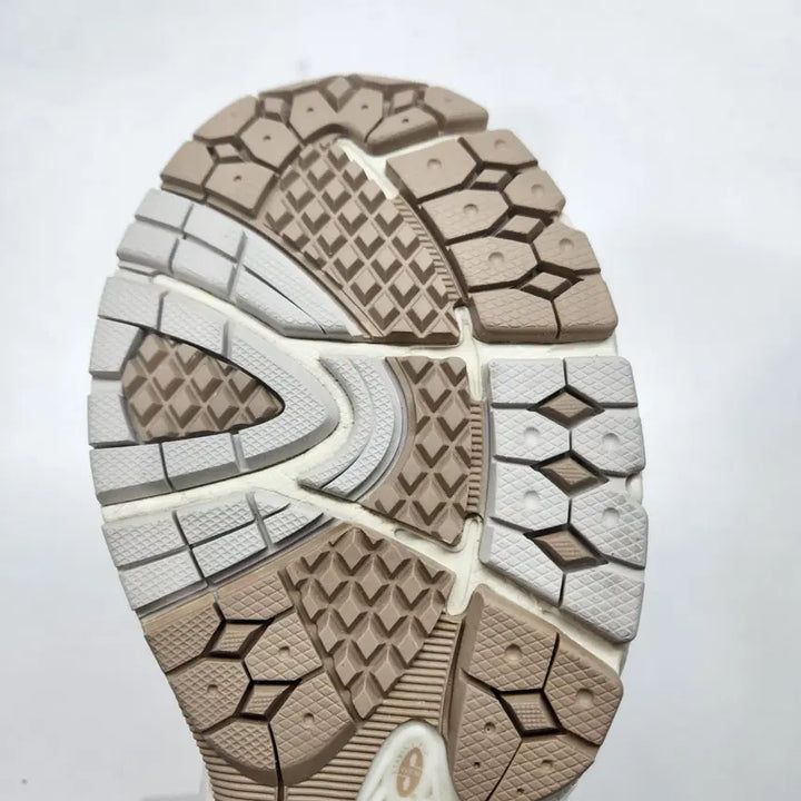 [BUNJANG] New Balance 2002R White Ivory Sneakers / [새상품] 뉴발란스 2002R 화이트 아이보리 M2002RAA 265