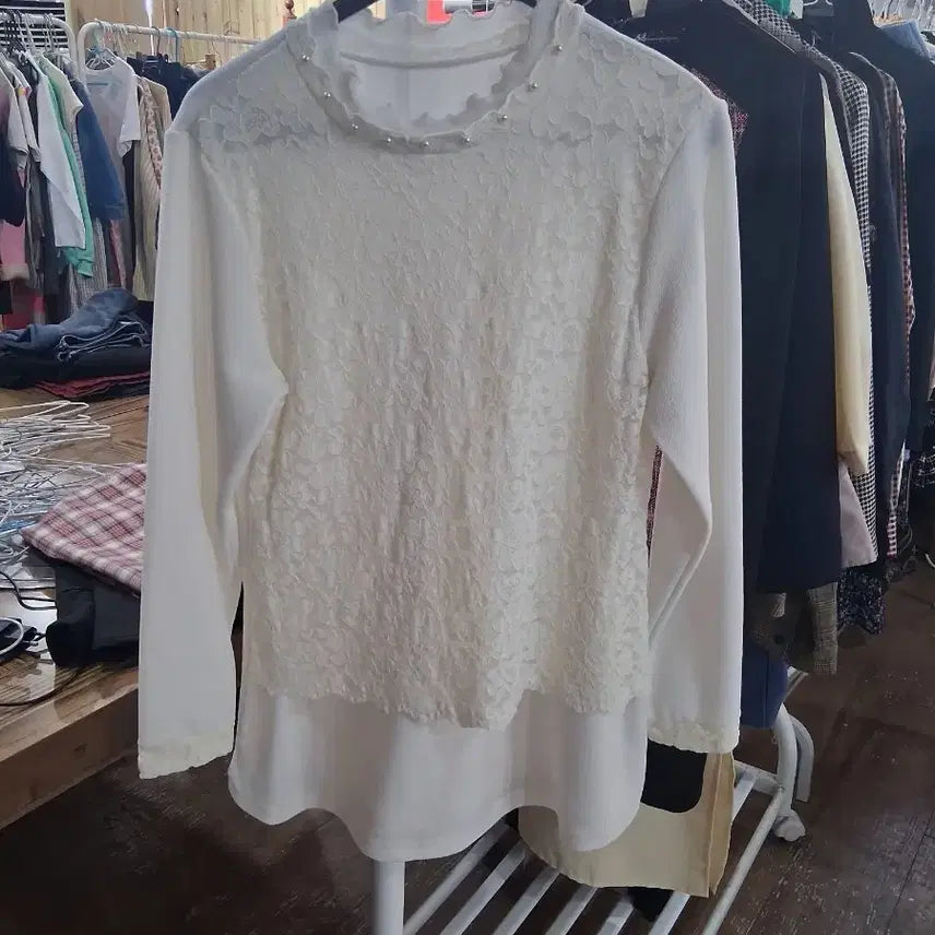 [BUNJANG] Ivory Lace Pearl Neck Blouse (Size 66) / 아이보리 레이스 진주넥 블라우스(66)