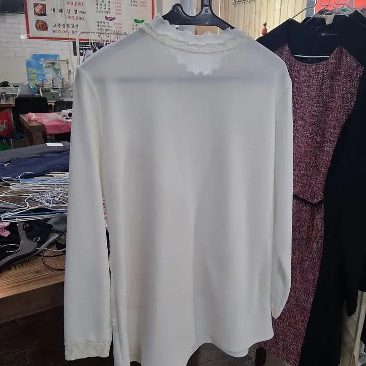 [BUNJANG] Ivory Lace Pearl Neck Blouse (Size 66) / 아이보리 레이스 진주넥 블라우스(66)
