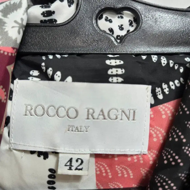 [BUNJANG] Rocco Ragni Flower Patch Hooded Quilted Jacket / Rocco Ragni 플라워 패치 후드 퀼팅 자켓 42