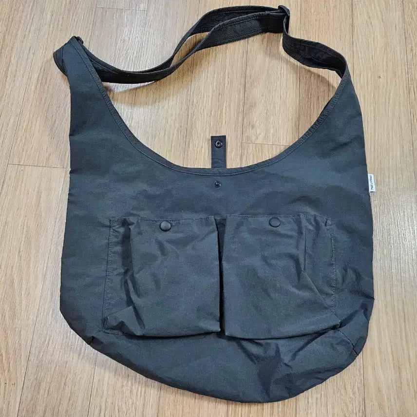 [BUNJANG] Majiemtitl Bore Back Cross Bag Gray / 마지언타이틀 보어 백 크로스백 회색
