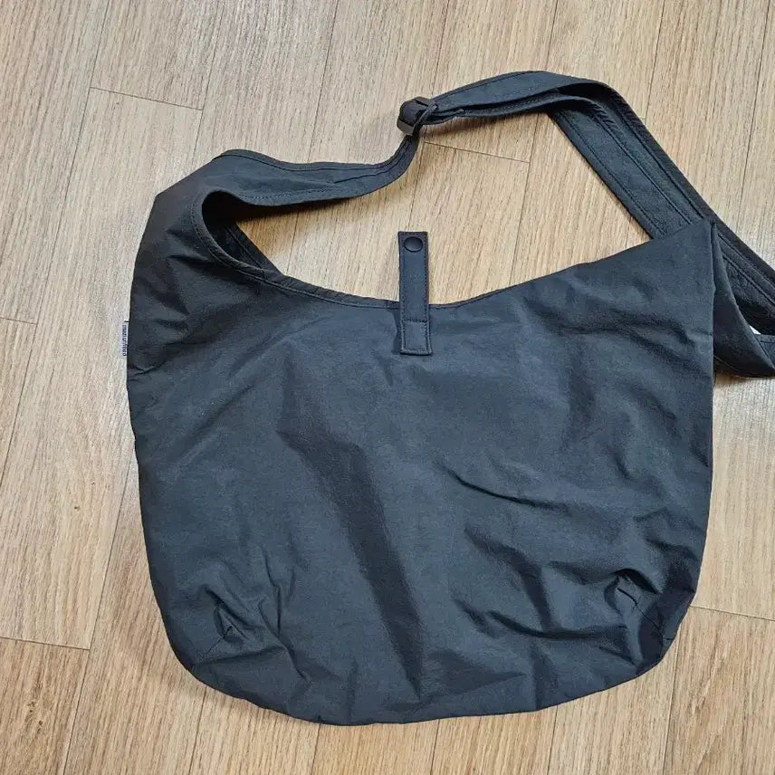 [SOLD OUT] 마지언타이틀 보어 백 크로스백 회색