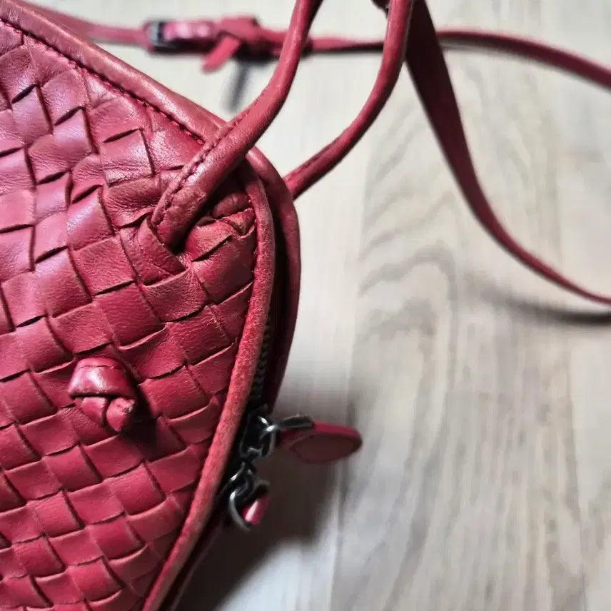 [BUNJANG] Bottega Veneta Intrecciato Red Shoulder Bag / 보테가베네타 레드 인트레치아토 숄더백