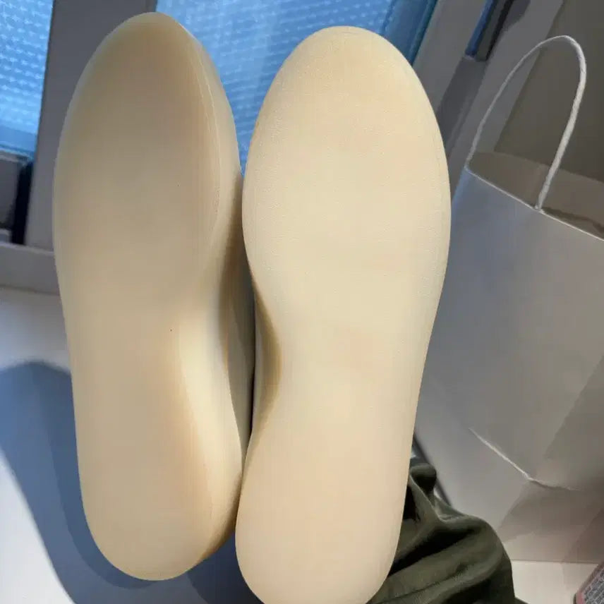 [BUNJANG] Fear of God Essentials White Sneakers (Size 41) / 피어오브갓 에센셜 화이트 스니커즈 41
