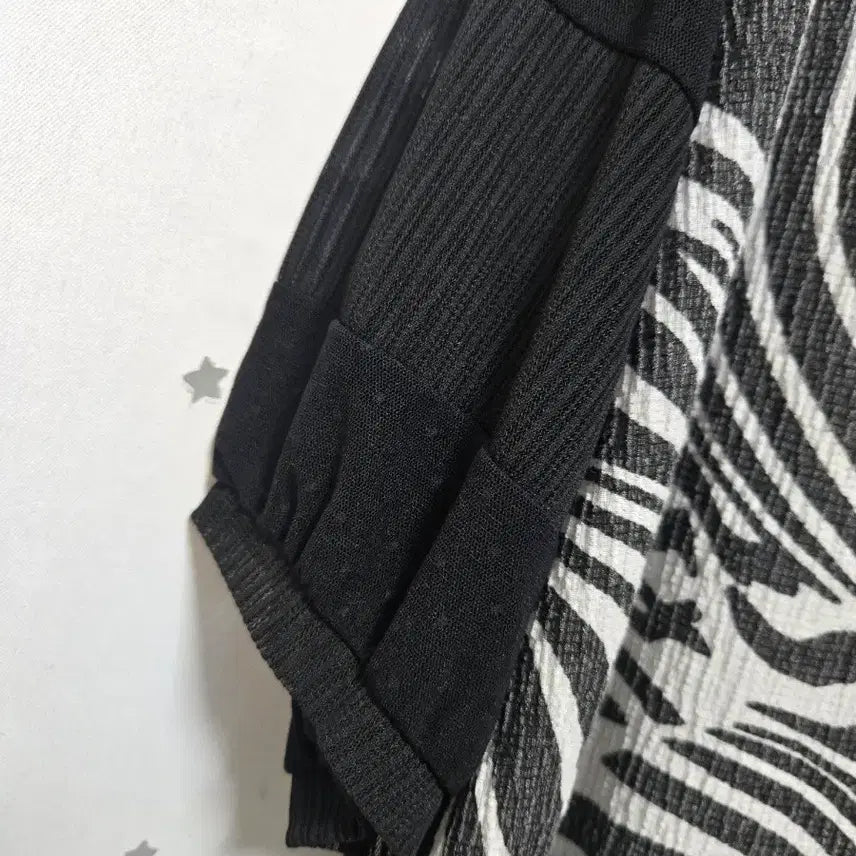 [BUNJANG] Lie Sang Bong Zebra Print Blouse / 이상봉 블랙/화이트 얼룩말무늬 블라우스 95