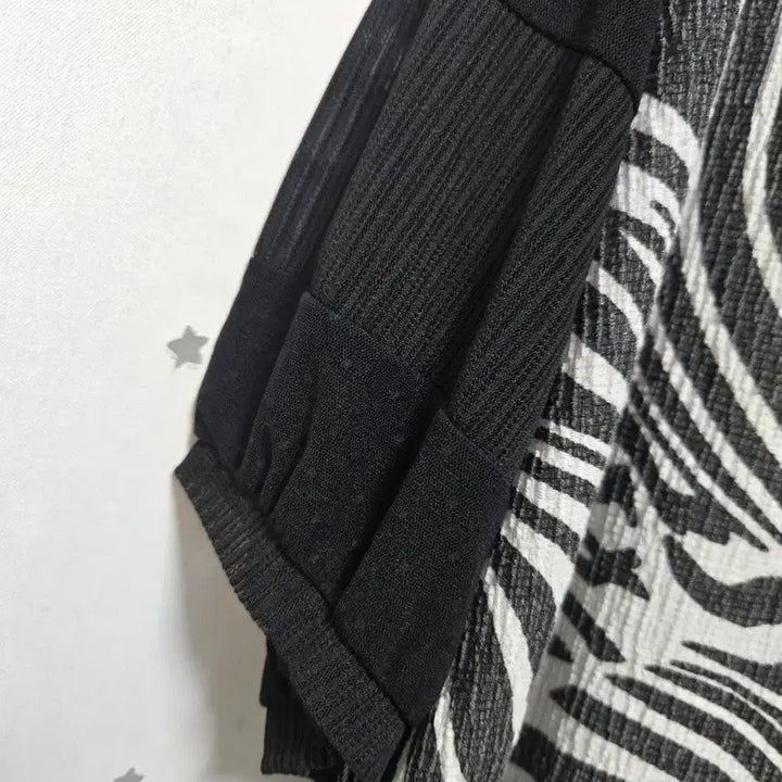 [BUNJANG] Lie Sang Bong Zebra Print Blouse / 이상봉 블랙/화이트 얼룩말무늬 블라우스 95